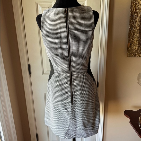 Elegant Banana Republic white & black material with black accents mini Dress - Picture 6 of 12